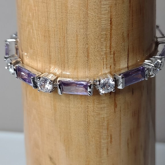 6.75 Inch Pretty Purple Bracelet - Picture 2 of 14